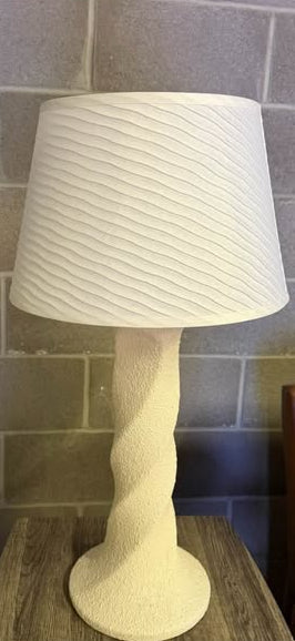 🤍 Vintage Textured White Table Lamp