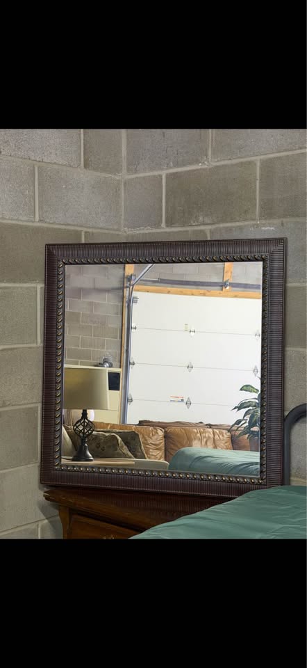 🪞 Decorative Framed Wall Mirror