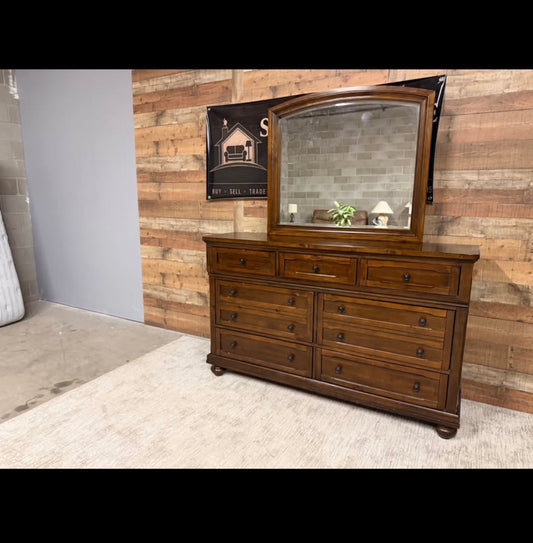Large Dresser & Mirror | $475 🤎