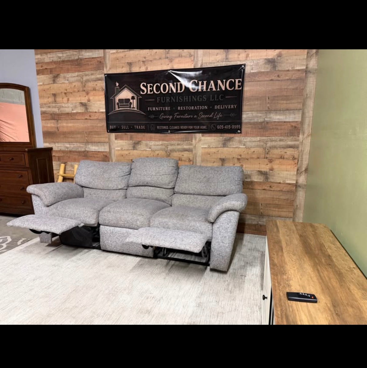 🛋️ La-Z-Boy Dual Reclining Sofa
